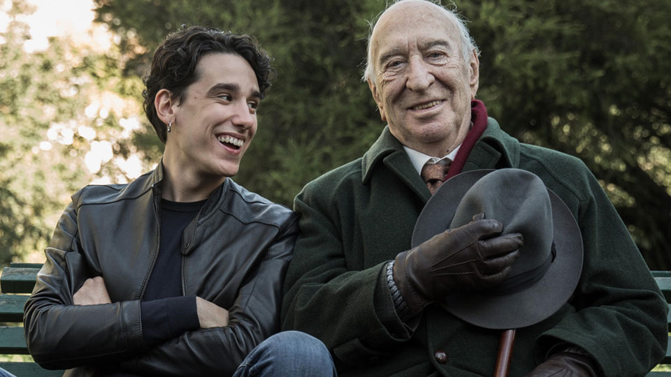 Alessandro (Andrea Carpenzano) und -Giorgio (Giuliano Montaldo)